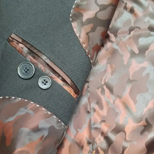 Terno Preto com Interior Vermelho Premium