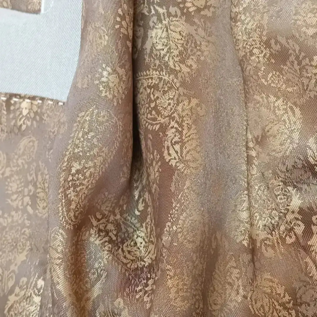 Terno Bege com Interior Dourado Premium