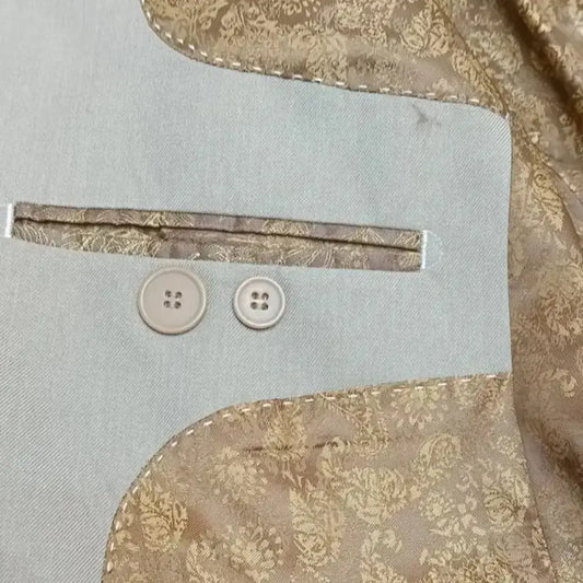 Terno Bege com Interior Dourado Premium